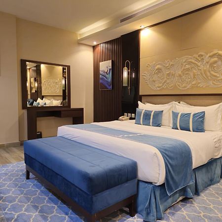 Royal Boutique Hotel คามิสมูชาอิท ภายนอก รูปภาพ