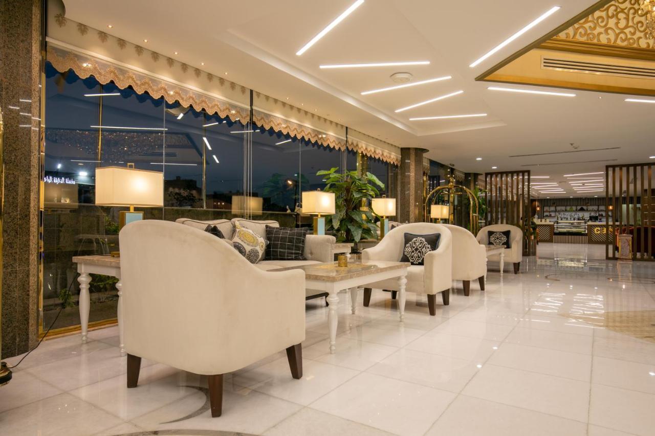 Royal Boutique Hotel คามิสมูชาอิท ภายนอก รูปภาพ