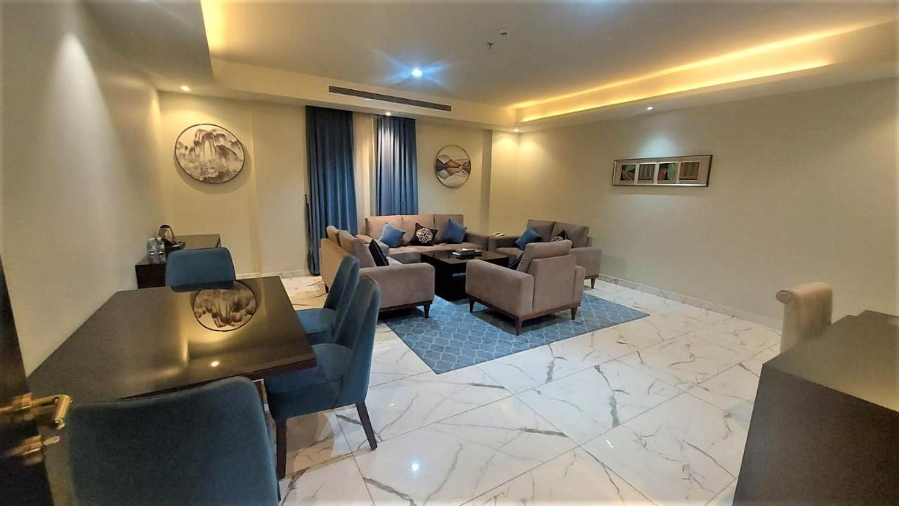 Royal Boutique Hotel คามิสมูชาอิท ภายนอก รูปภาพ