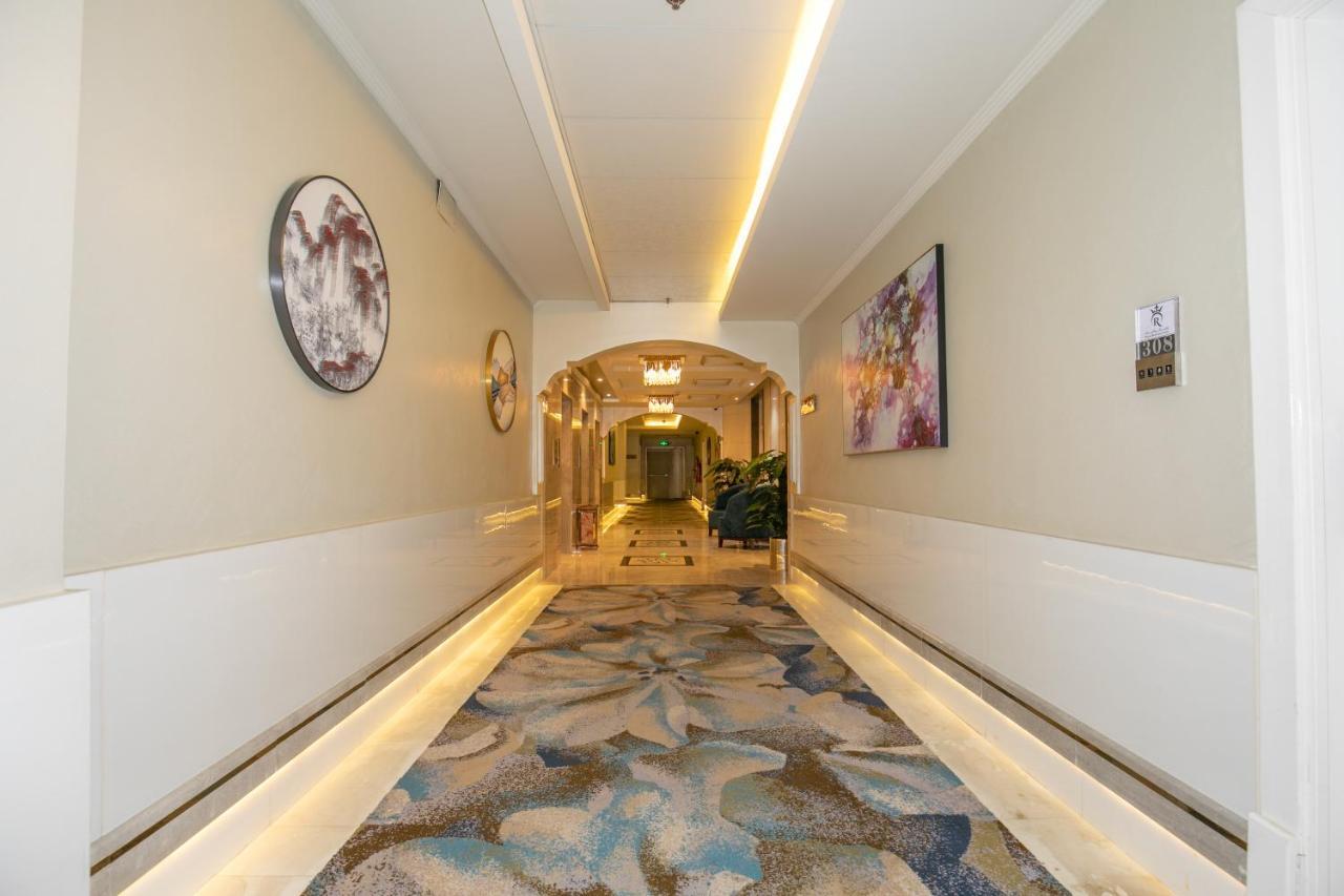 Royal Boutique Hotel คามิสมูชาอิท ภายนอก รูปภาพ