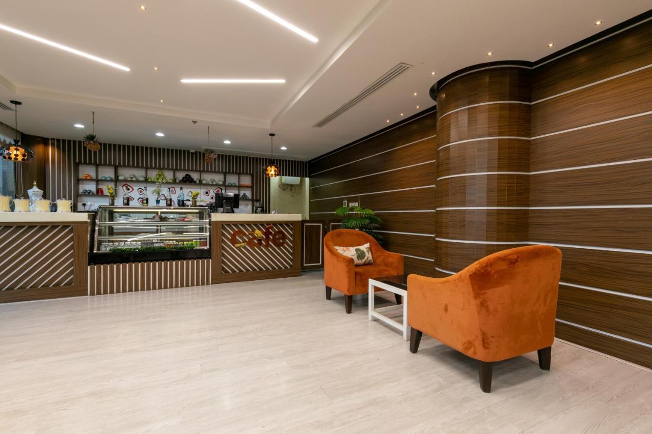 Royal Boutique Hotel คามิสมูชาอิท ภายนอก รูปภาพ