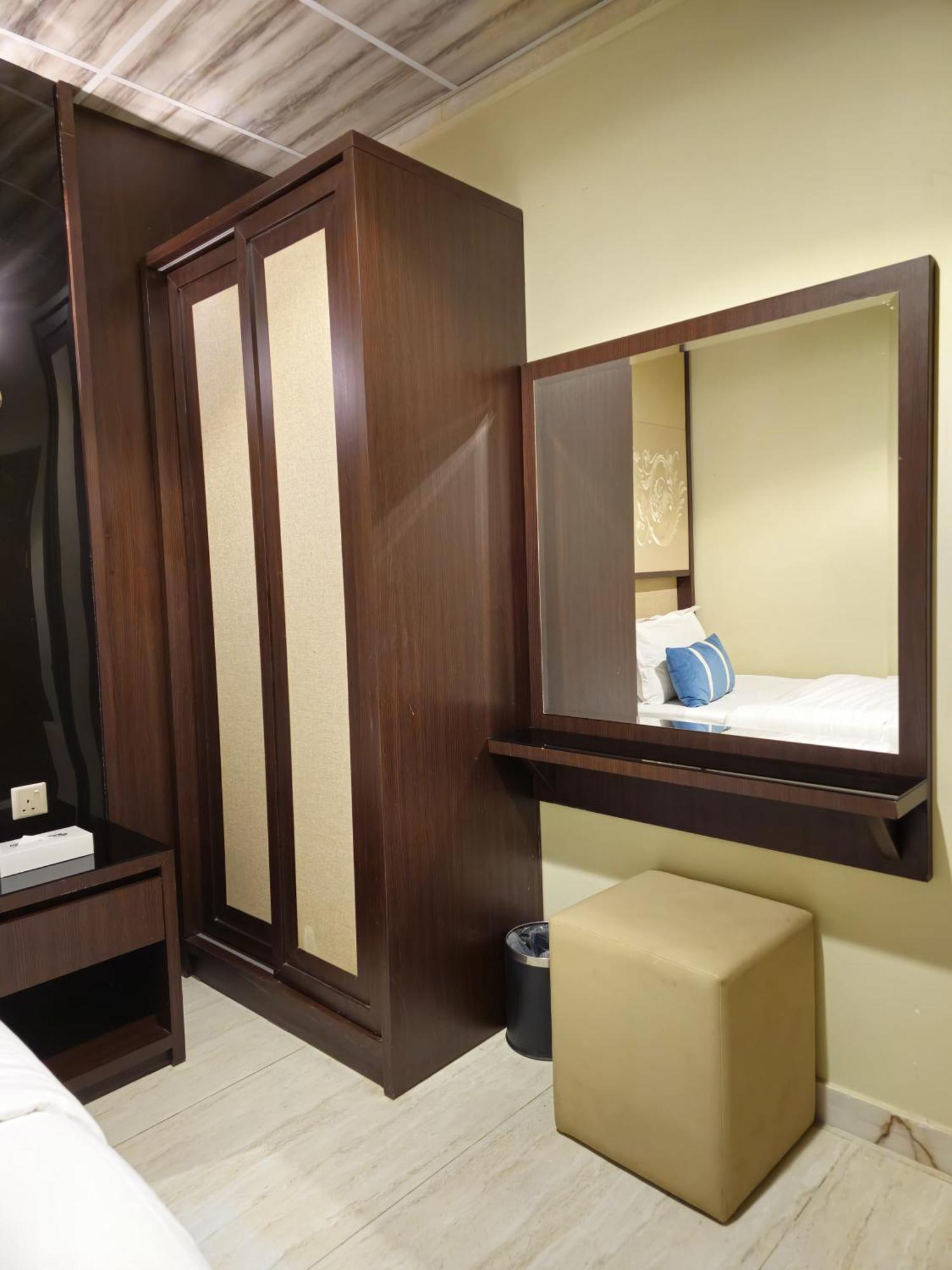 Royal Boutique Hotel คามิสมูชาอิท ภายนอก รูปภาพ