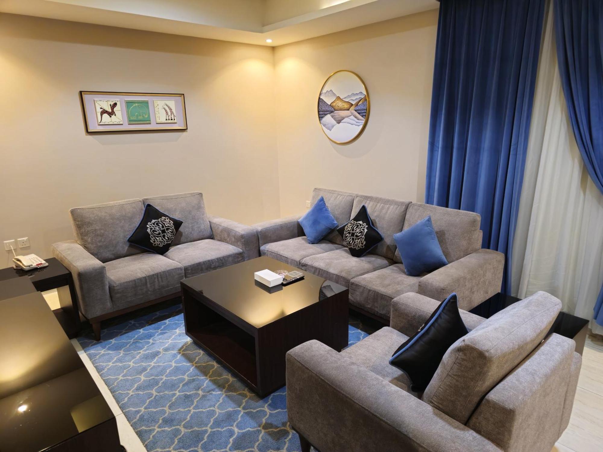Royal Boutique Hotel คามิสมูชาอิท ภายนอก รูปภาพ